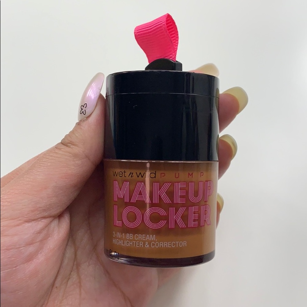 NEW Wet n wild pump makeup lover in Deep